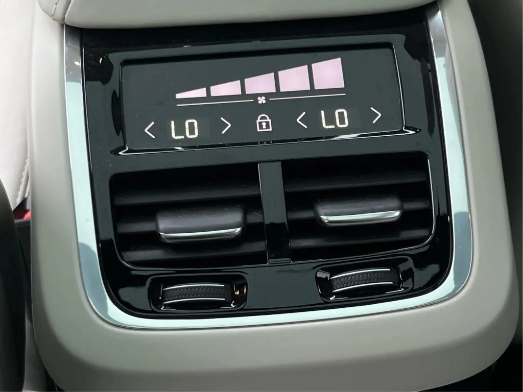 Volvo XC60 photo 48