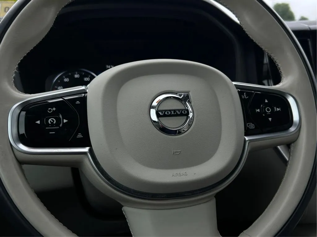 Volvo XC60 photo 23