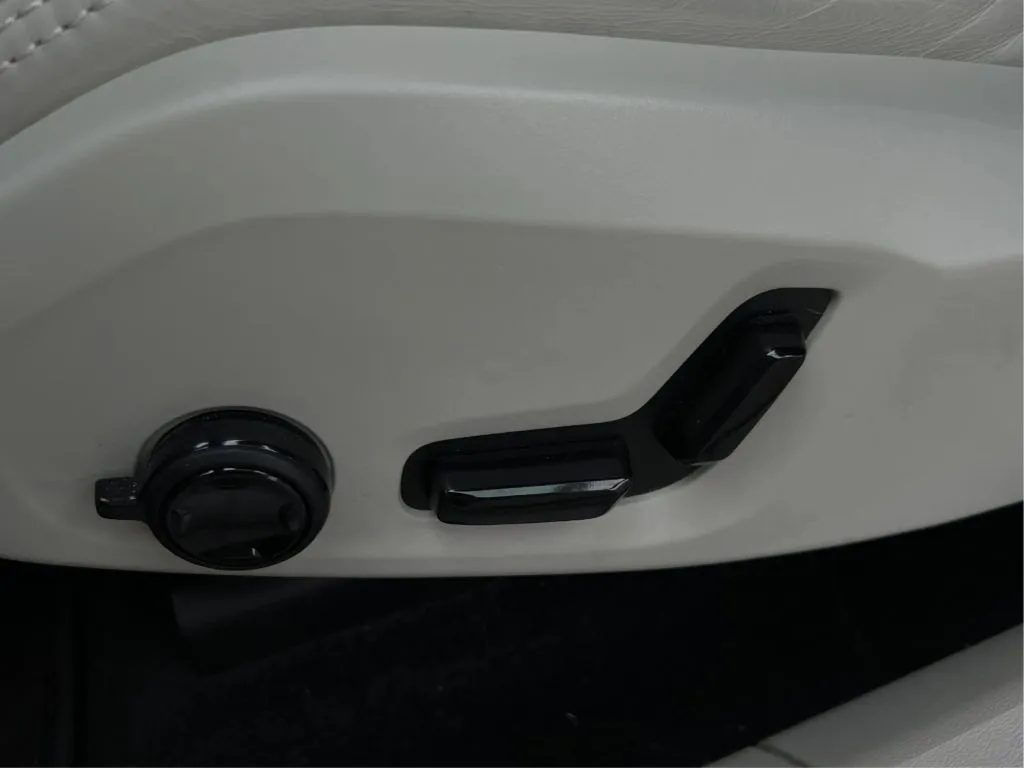 Volvo XC60 photo 25