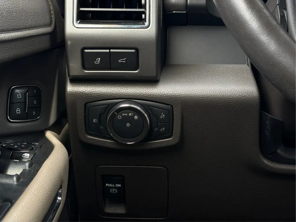 Ford Expedition photo 24