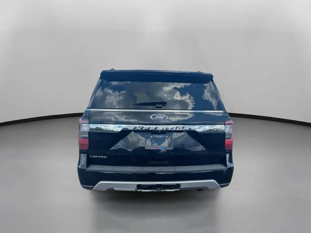 Ford Expedition MAX photo 11