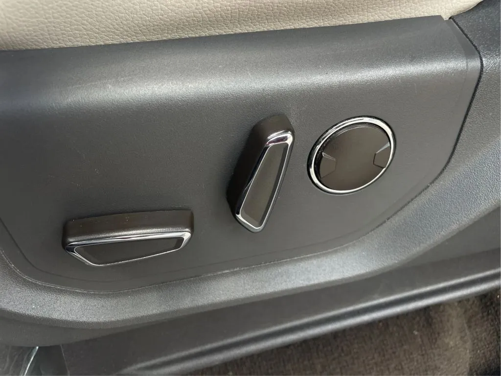 Ford Expedition MAX photo 25