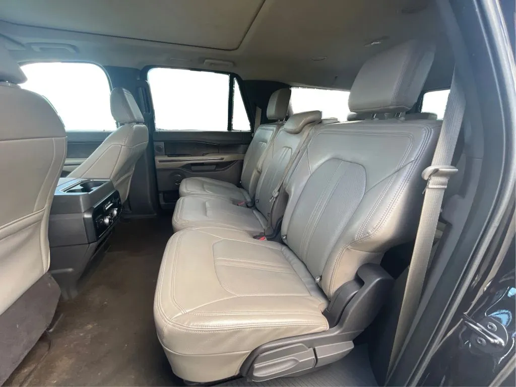 Ford Expedition MAX photo 17
