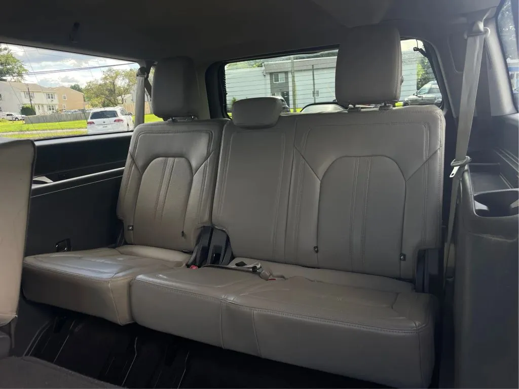 Ford Expedition MAX photo 48