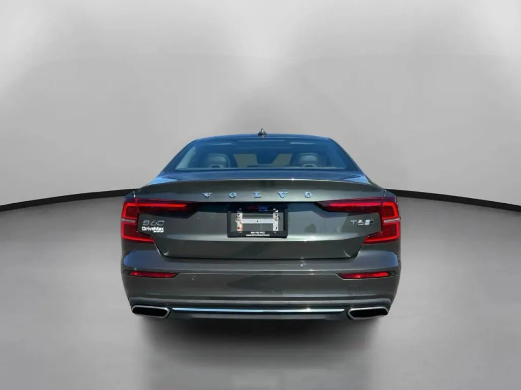 Volvo S60 photo 11