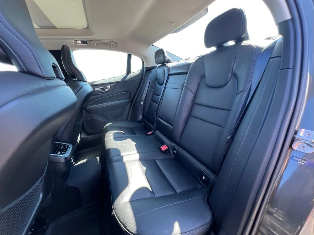 Volvo S60 photo 17