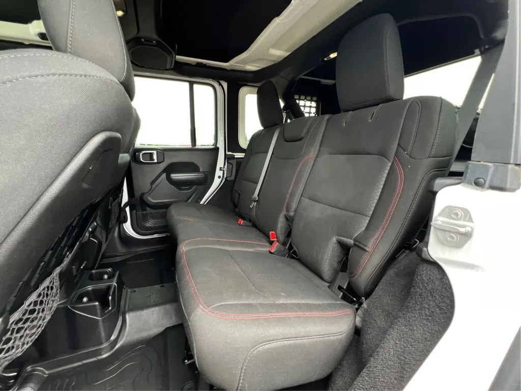 Jeep Wrangler photo 17