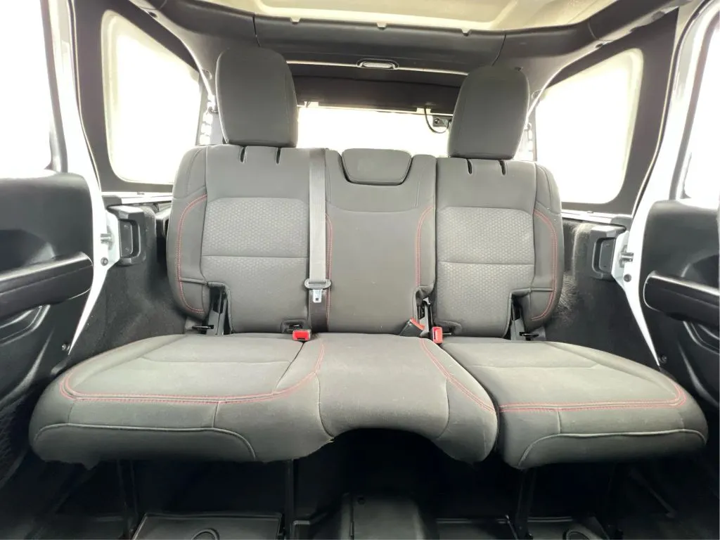 Jeep Wrangler photo 19