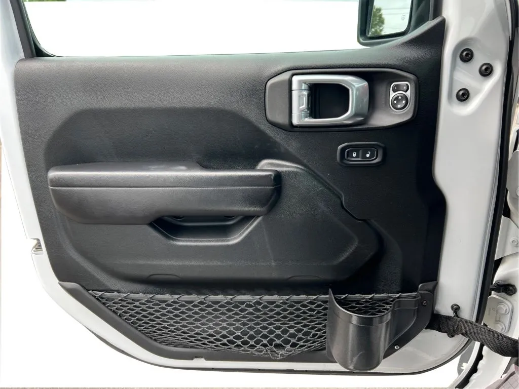 Jeep Wrangler photo 26