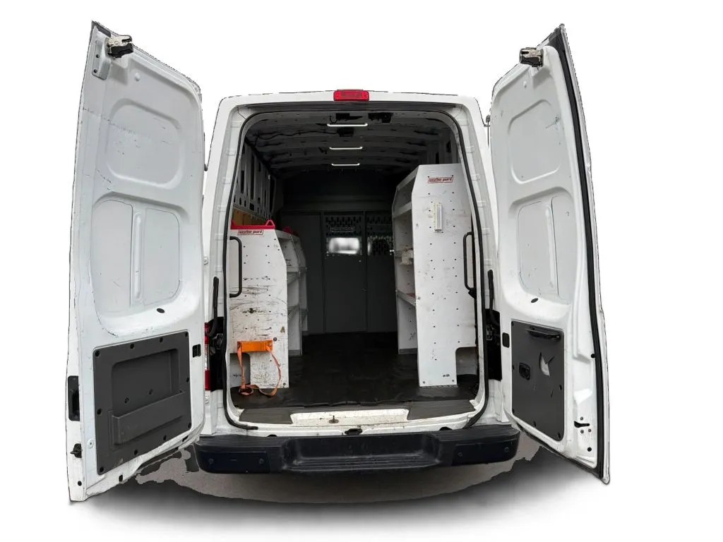 Nissan NV2500 HD Cargo photo 17