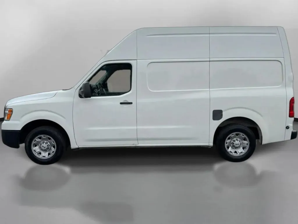 Nissan NV2500 HD Cargo photo 15