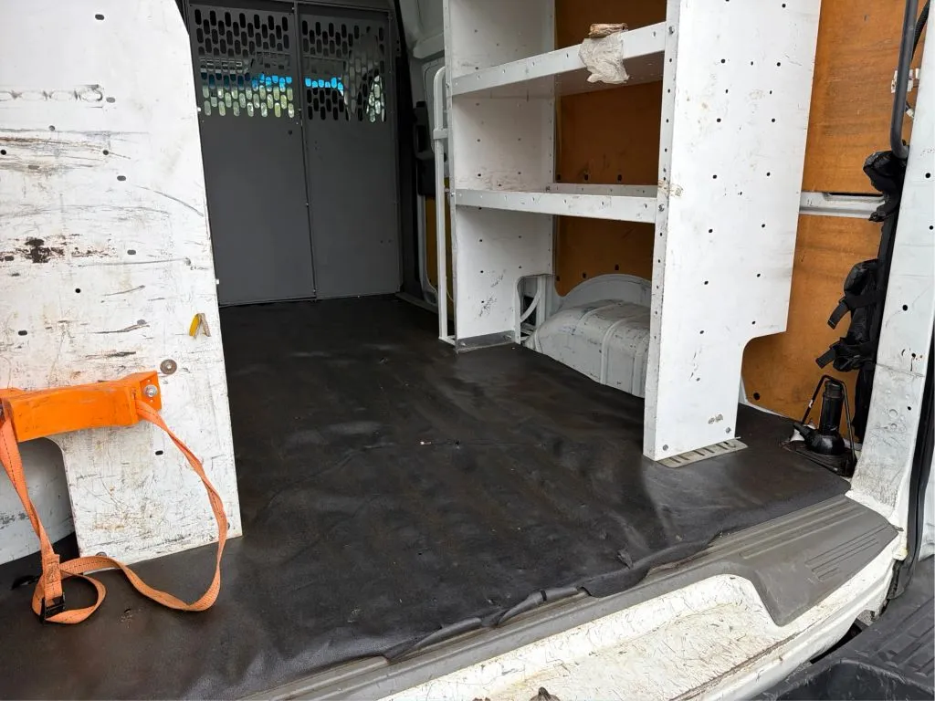 Nissan NV2500 HD Cargo photo 30