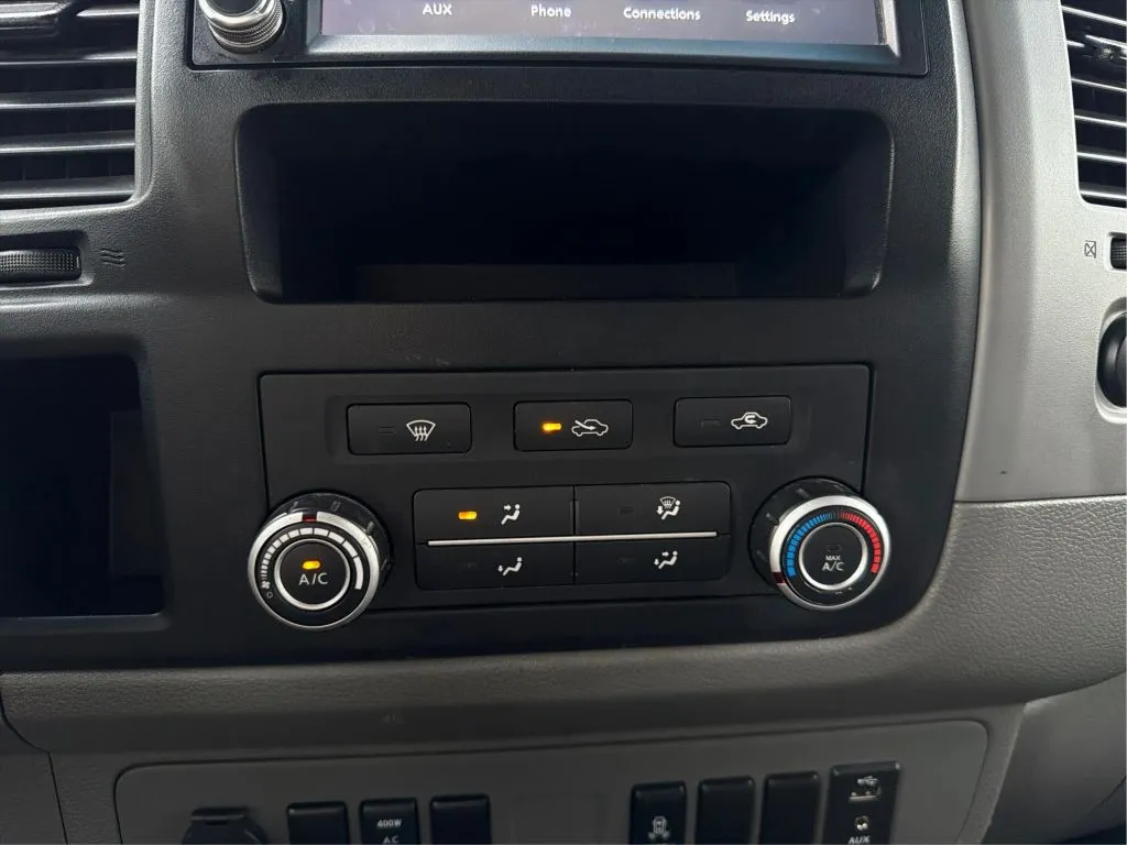 Nissan NV2500 HD Cargo photo 34