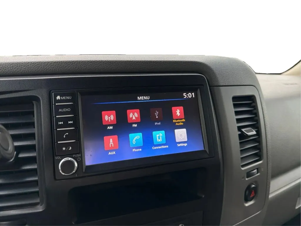Nissan NV2500 HD Cargo photo 18