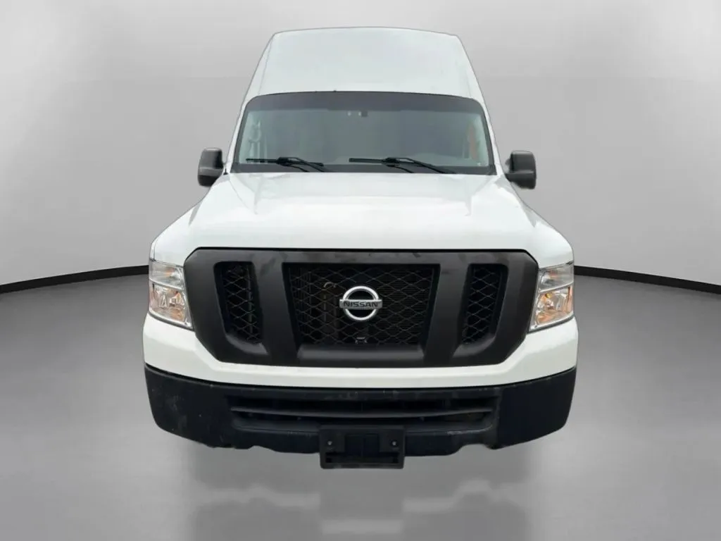 Nissan NV2500 HD Cargo photo 3