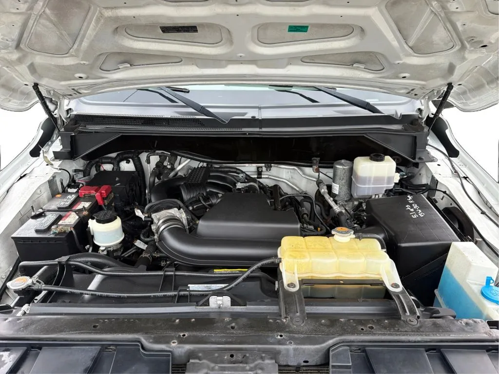 Nissan NV2500 HD Cargo photo 24