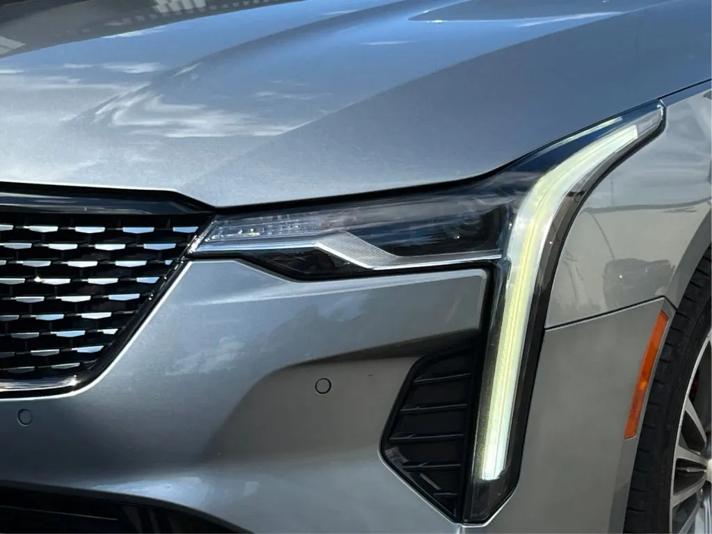Cadillac CT4 photo 32