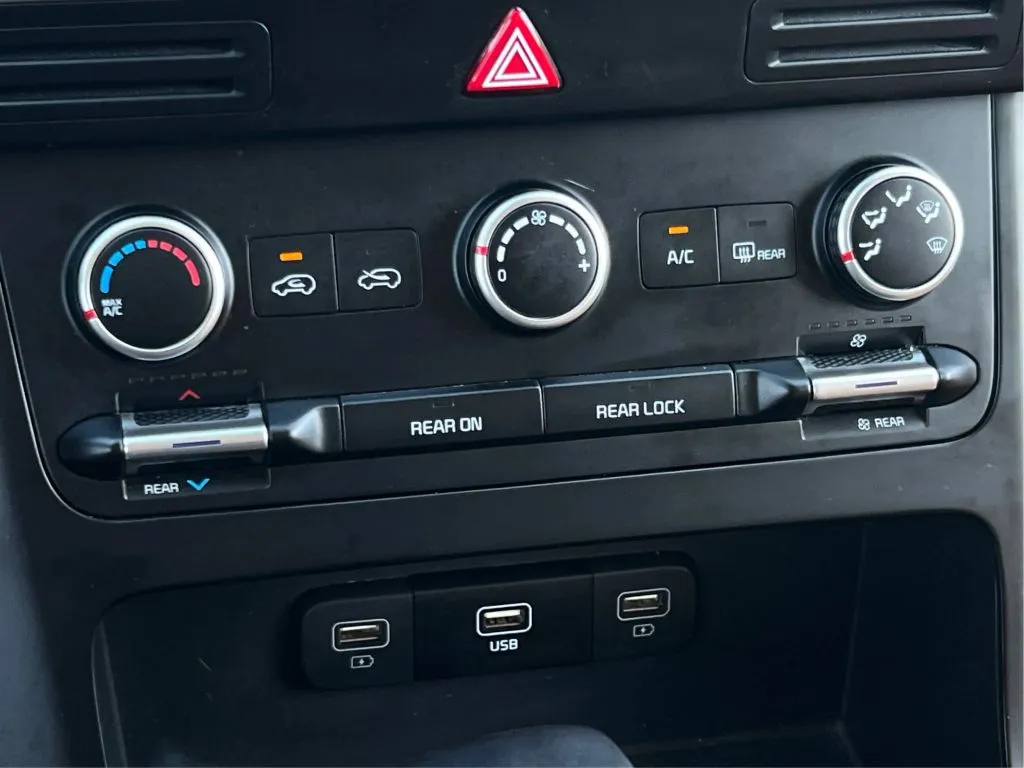 Kia Carnival photo 38