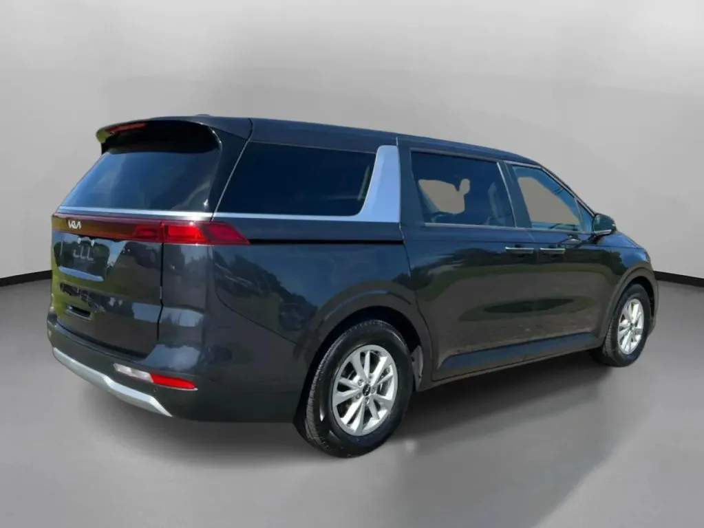 Kia Carnival photo 9