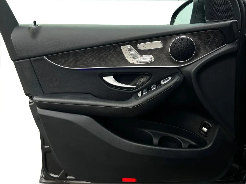 Mercedes-Benz GLC photo 26
