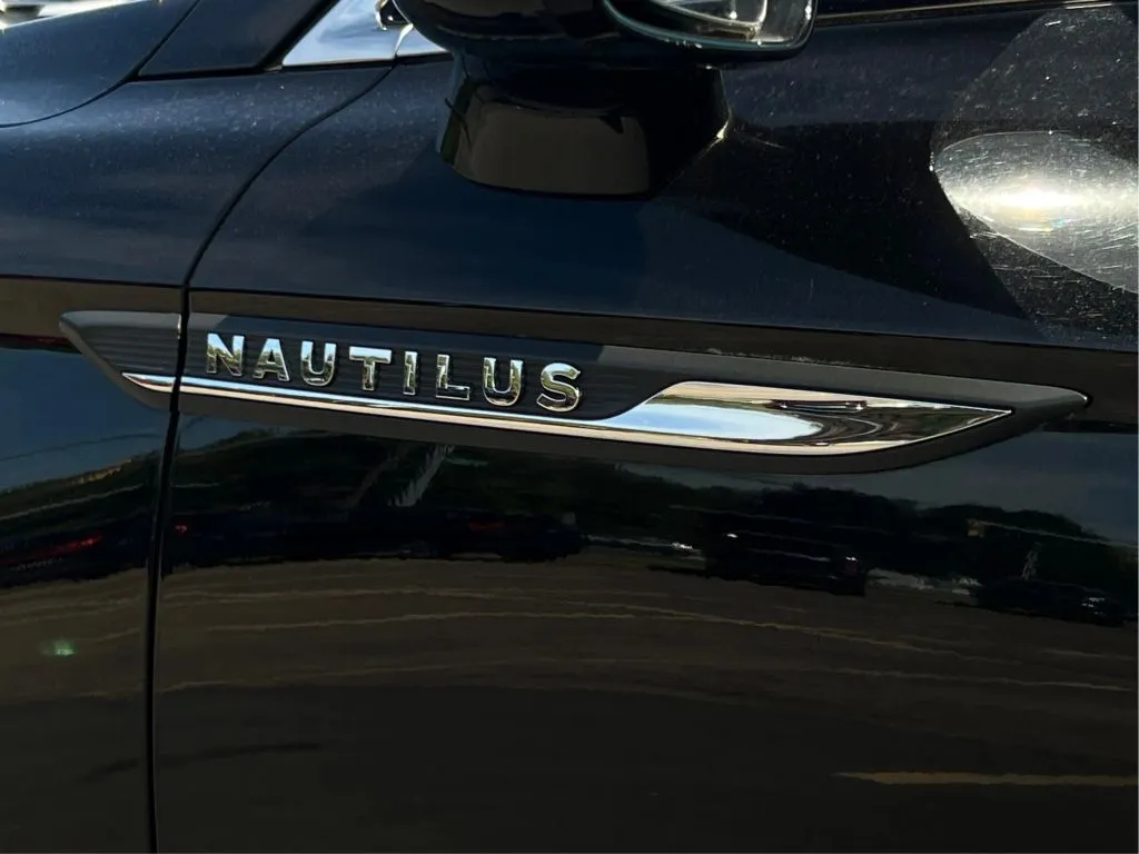 Lincoln Nautilus photo 30