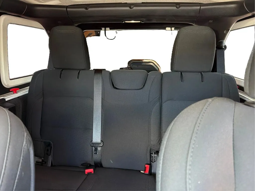Jeep Wrangler photo 19