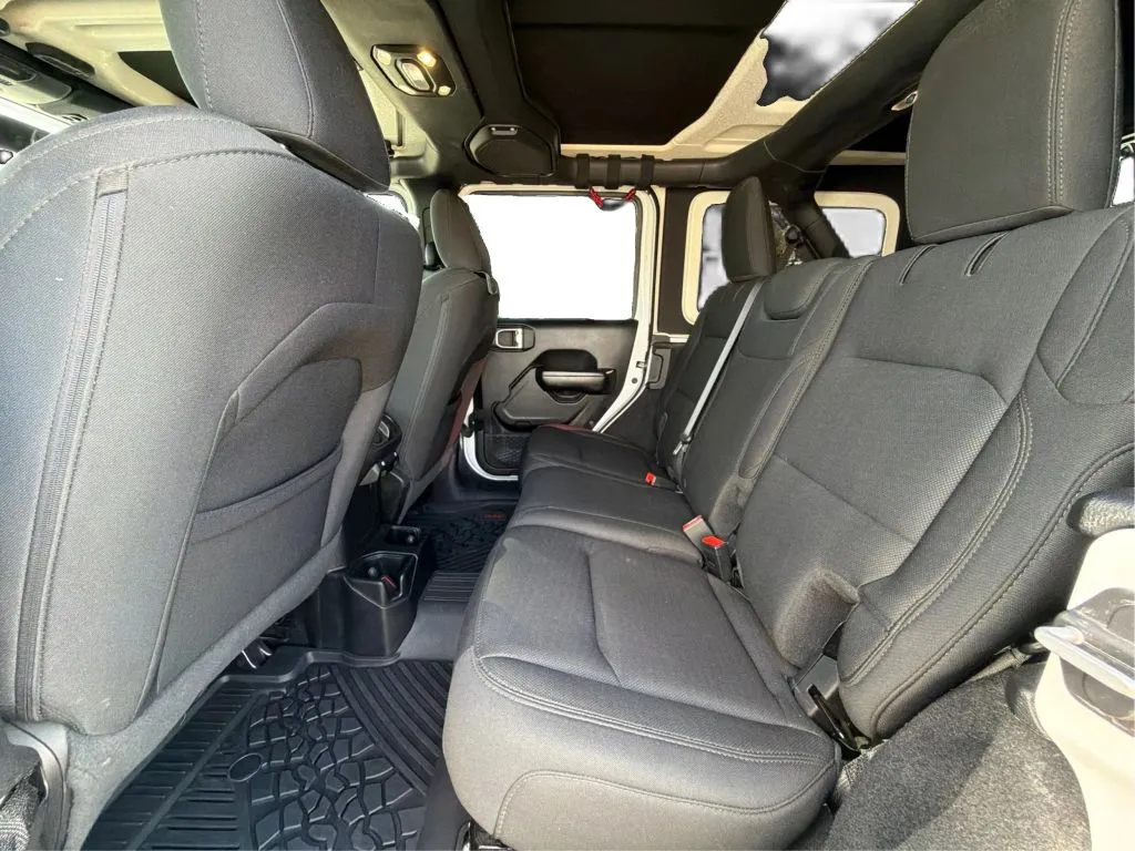 Jeep Wrangler photo 17