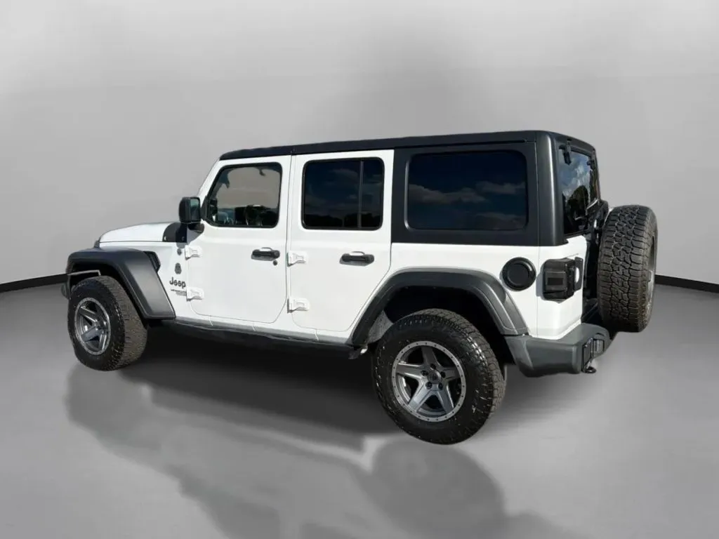 Jeep Wrangler photo 13