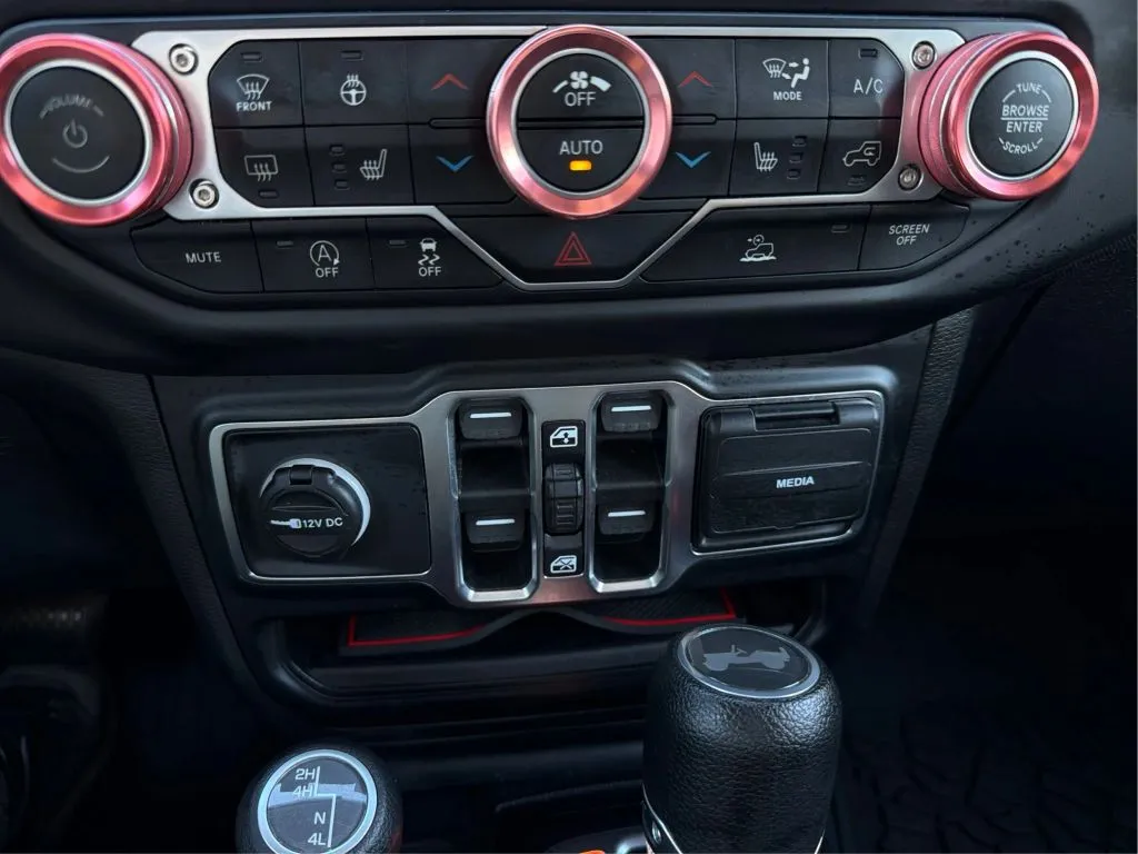 Jeep Wrangler photo 40