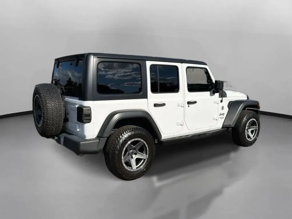 Jeep Wrangler photo 9