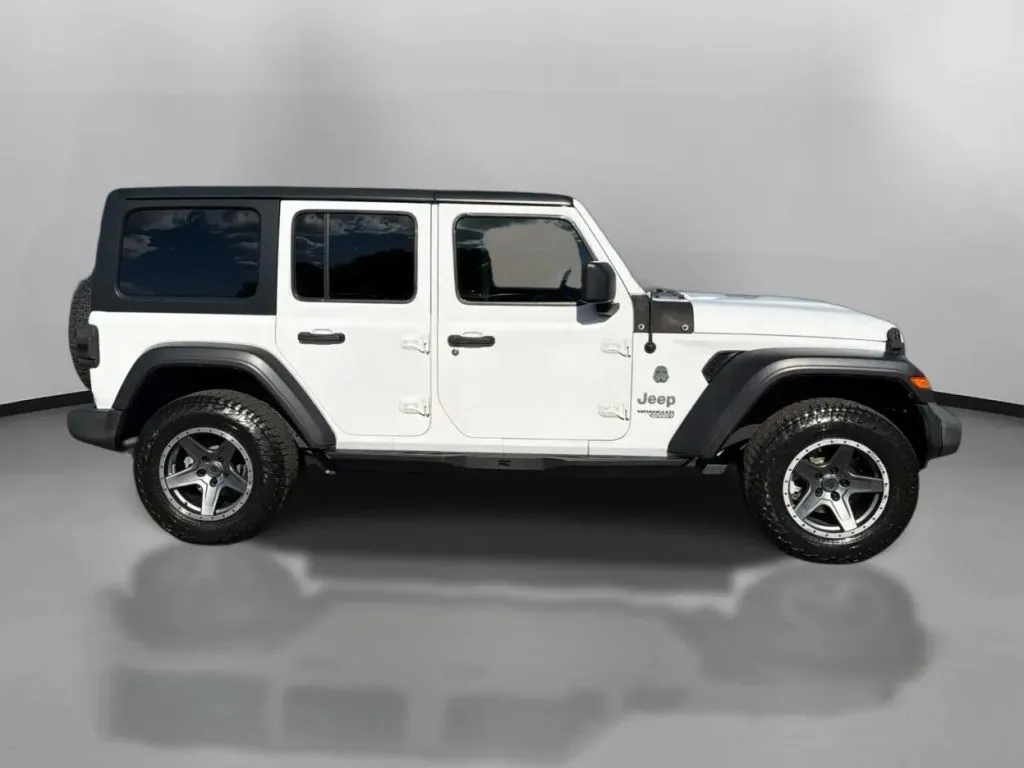 Jeep Wrangler photo 7