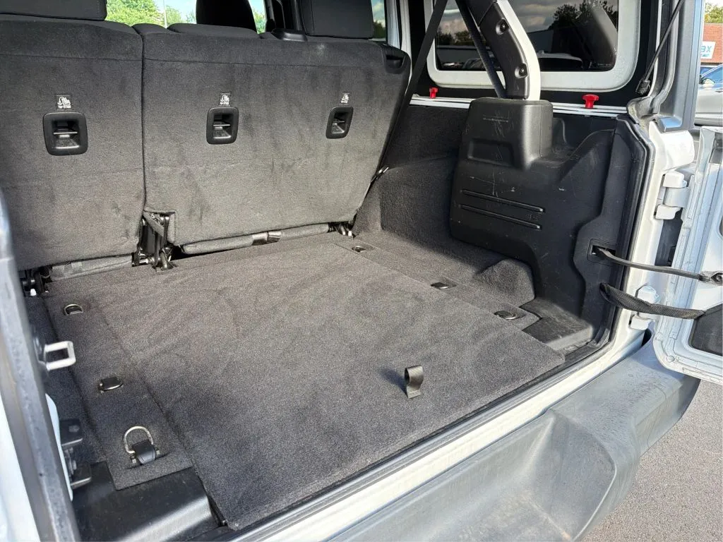 Jeep Wrangler photo 34