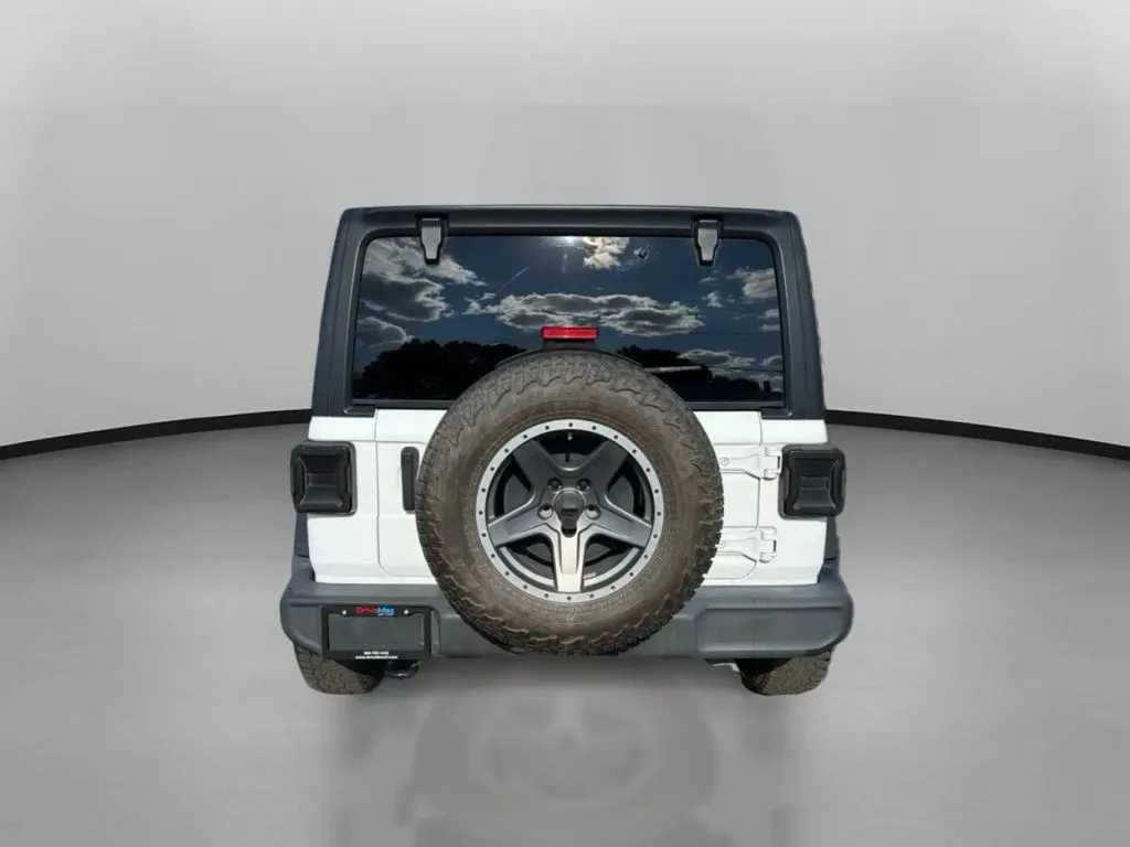 Jeep Wrangler photo 11
