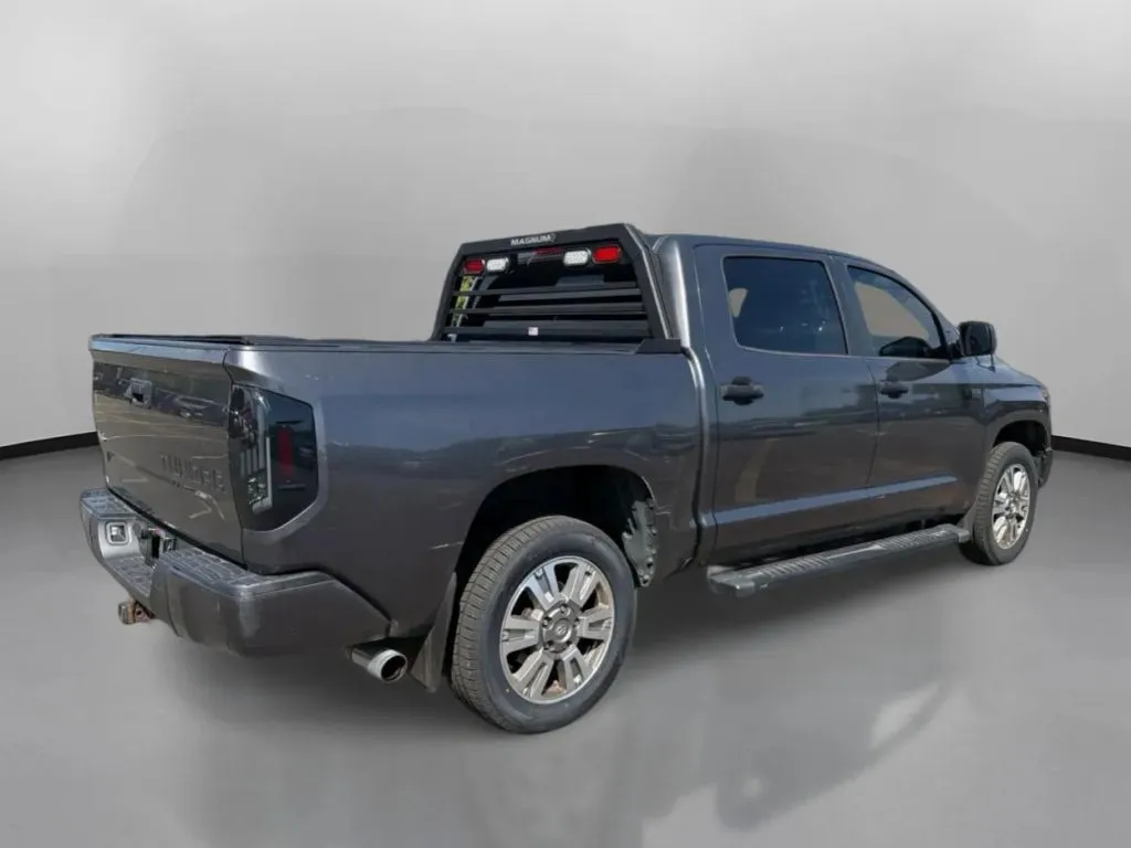 Toyota Tundra photo 9