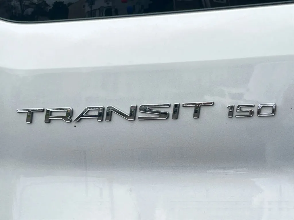 Ford Transit-150 photo 28