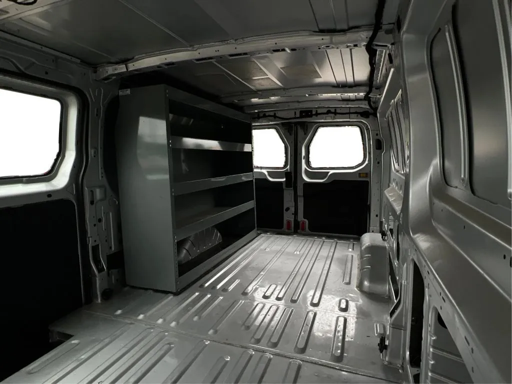 Ford Transit-150 photo 19
