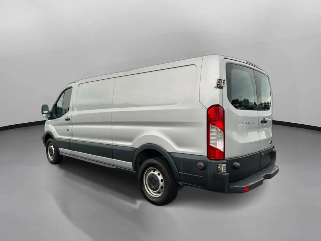 Ford Transit-150 photo 13