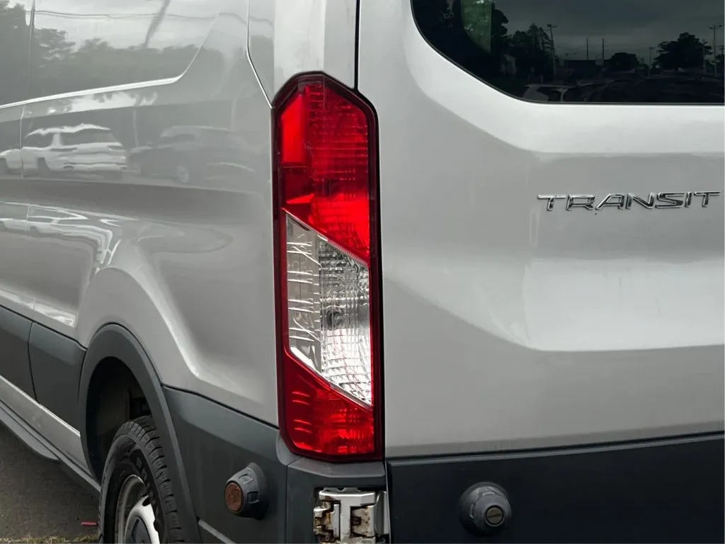 Ford Transit-150 photo 32