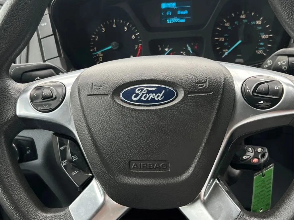 Ford Transit-150 photo 22