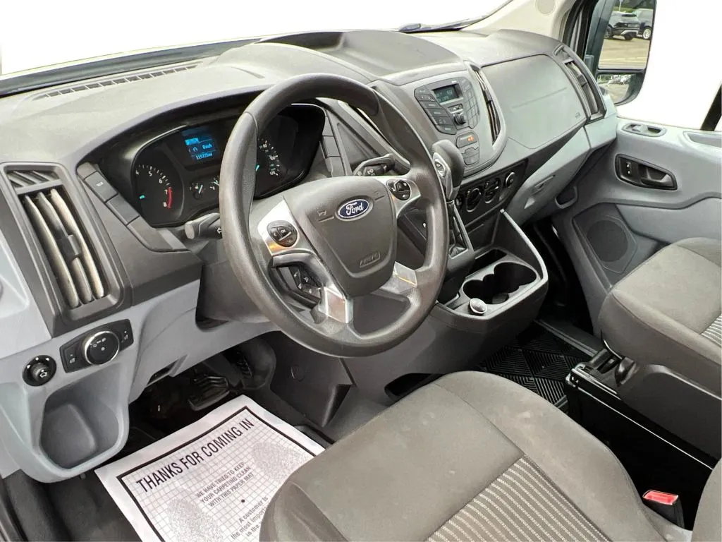 Ford Transit-150 photo 16