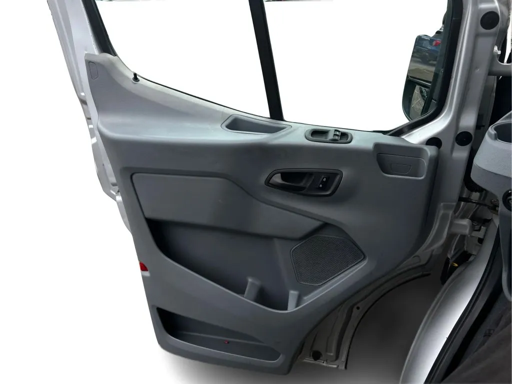 Ford Transit-150 photo 25