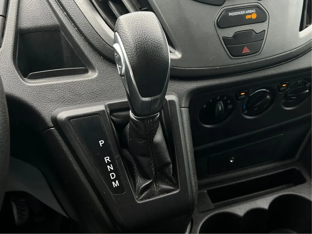 Ford Transit-150 photo 40