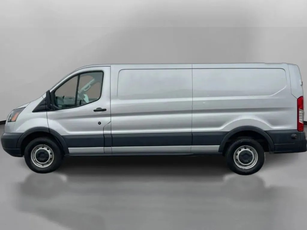Ford Transit-150 photo 15