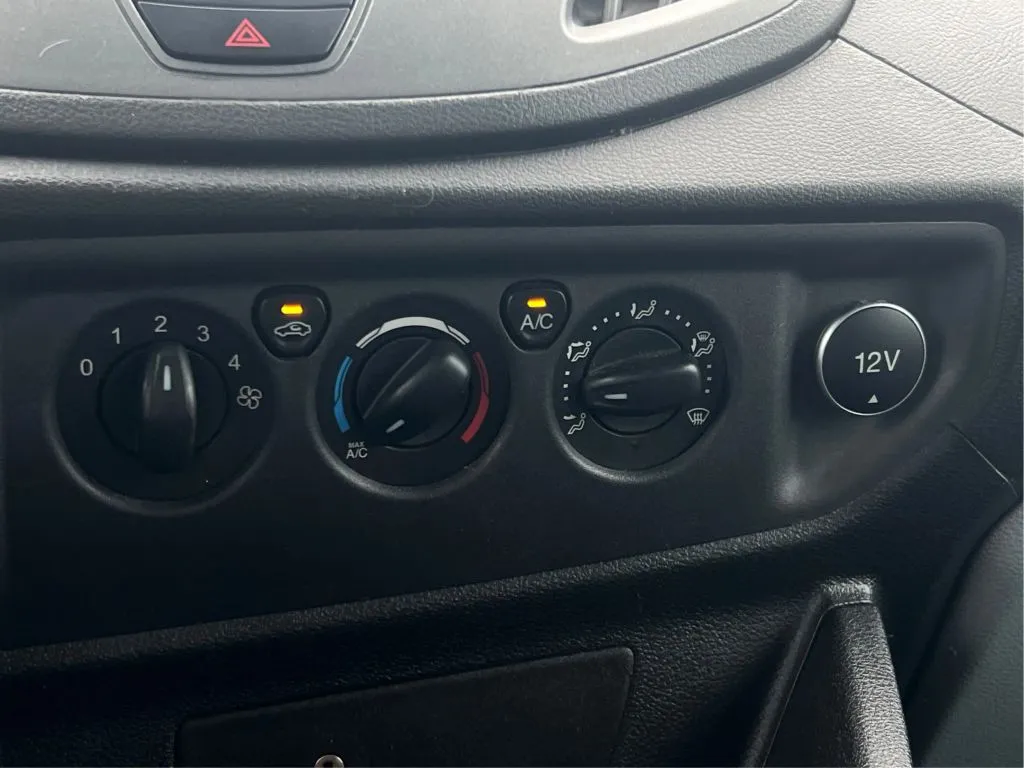 Ford Transit-150 photo 36