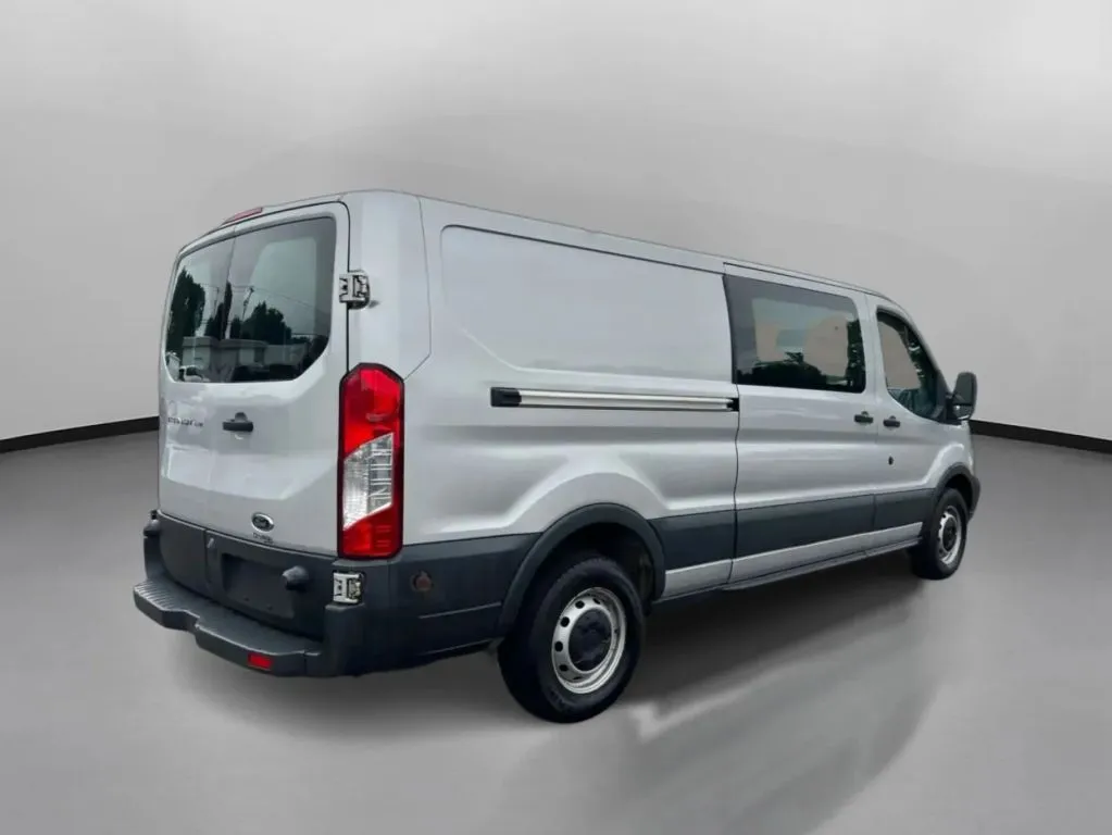 Ford Transit-150 photo 9