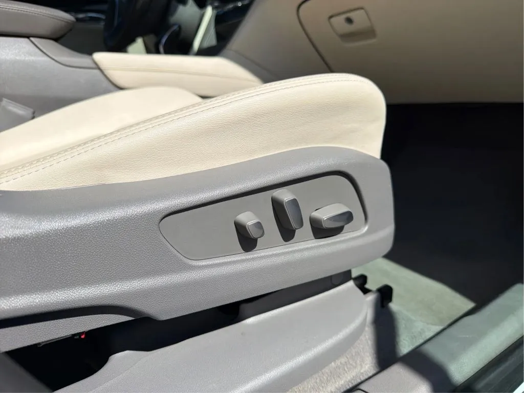 Cadillac XT6 photo 46