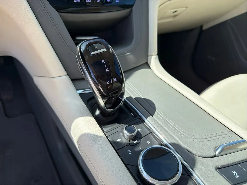 Cadillac XT6 photo 48