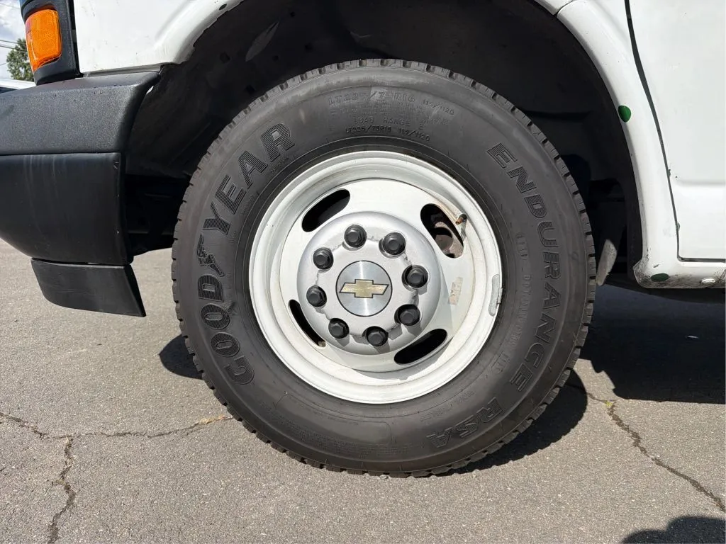 Chevrolet Express photo 26