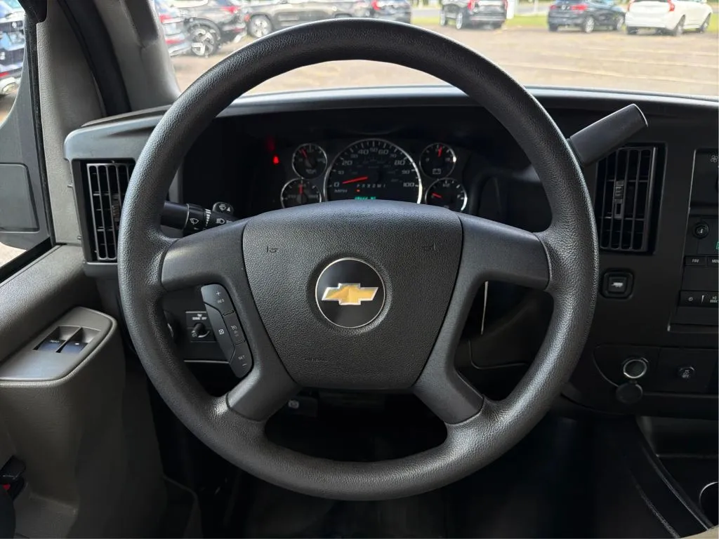 Chevrolet Express photo 20