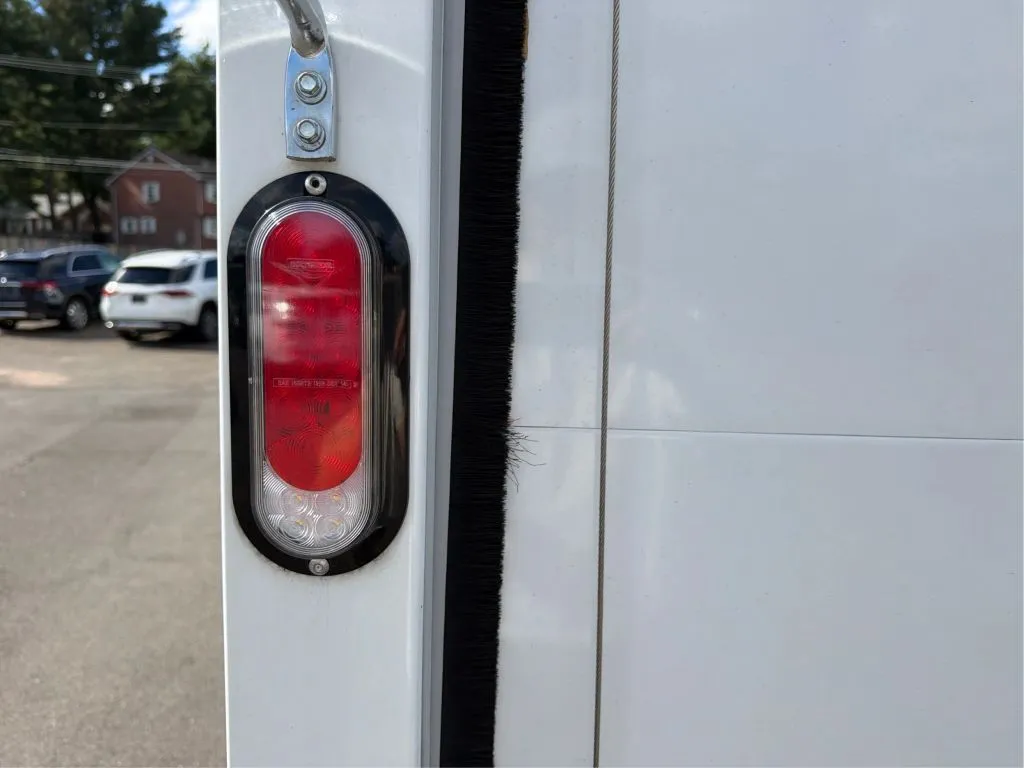 Chevrolet Express photo 28